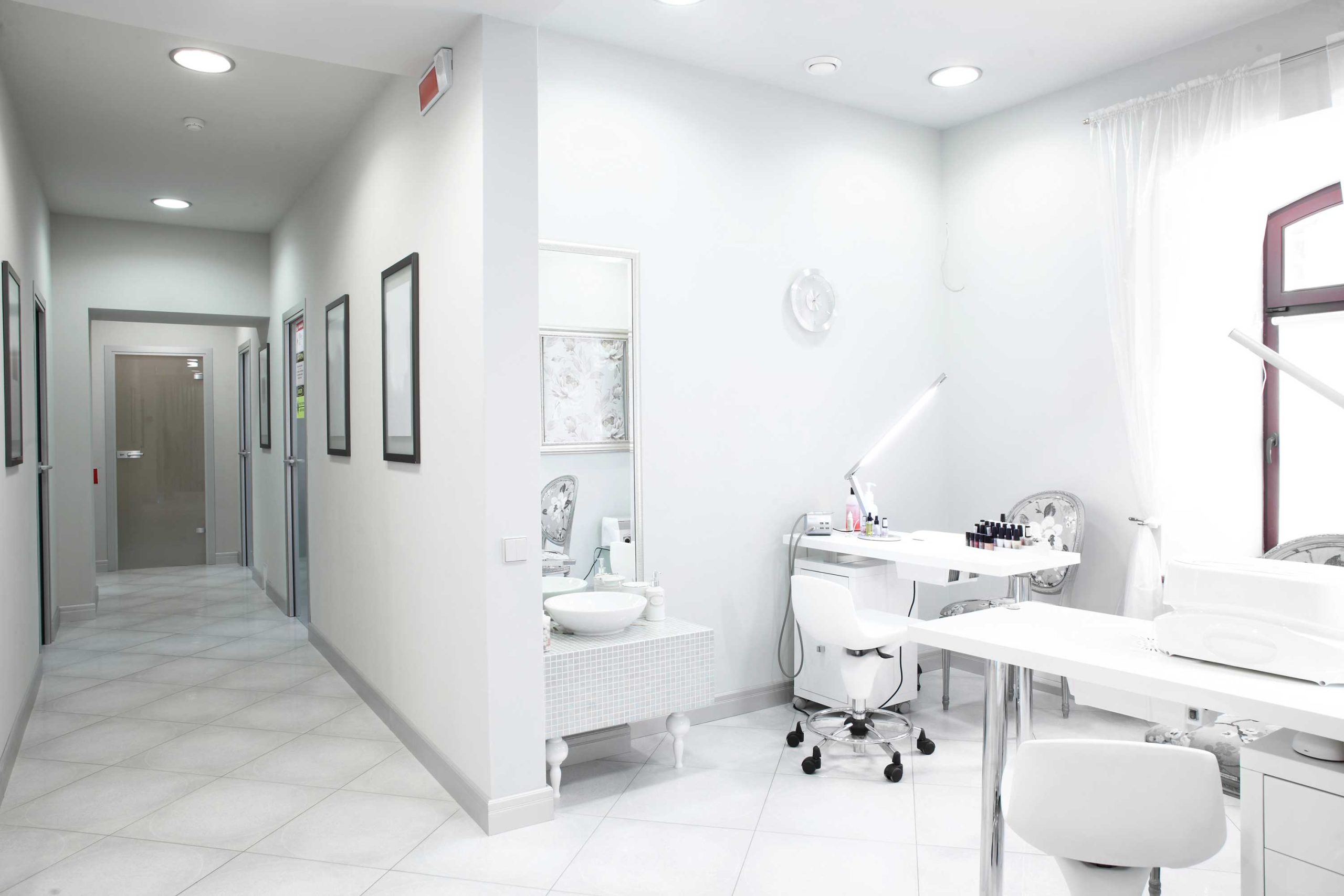 gu-clinic-white-159298457-3000x2000