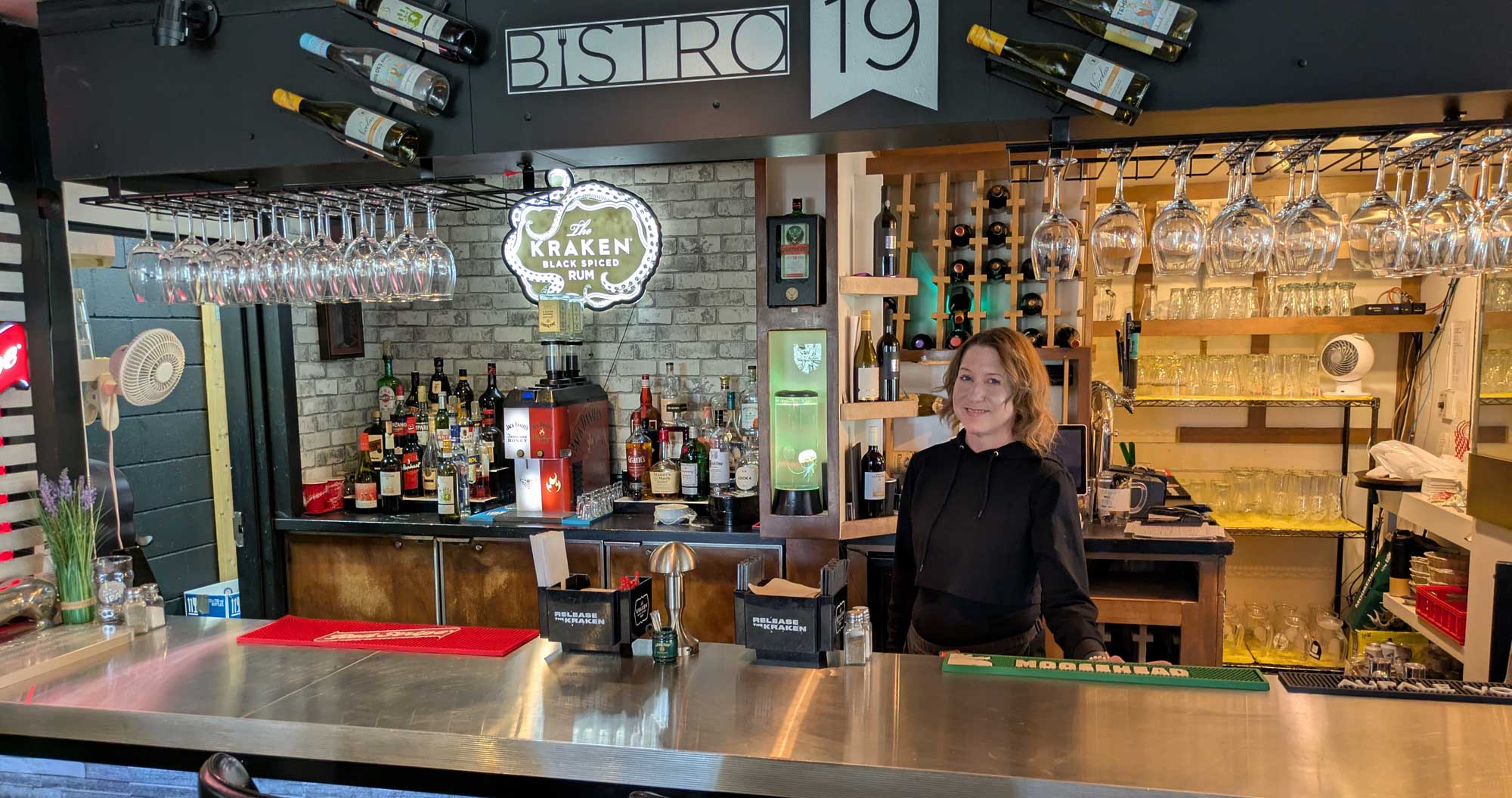 bistro-19-bar-2000x1055